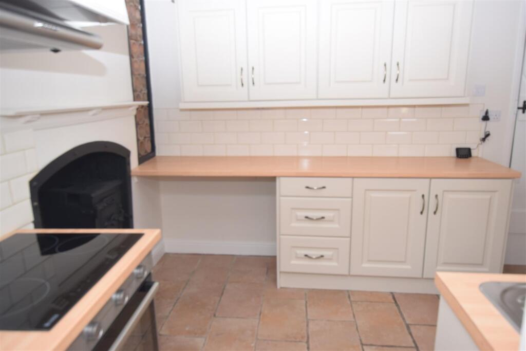 KITCHEN ADDITIONAL PHOTOGRAPH