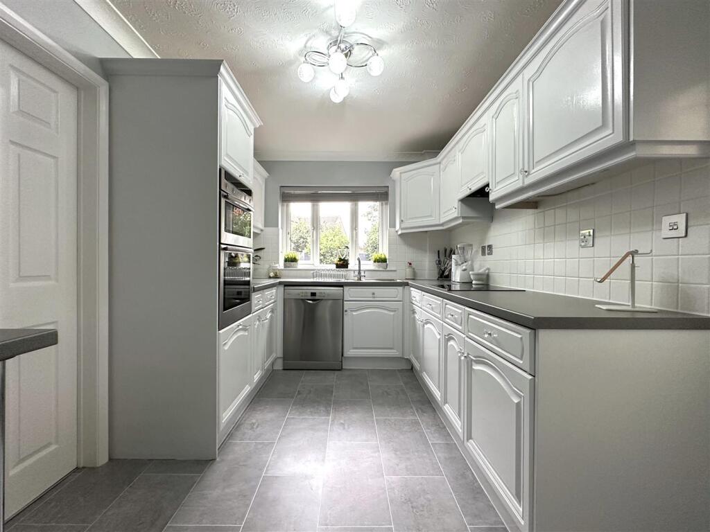 Well-Appointed Kitchen 622
