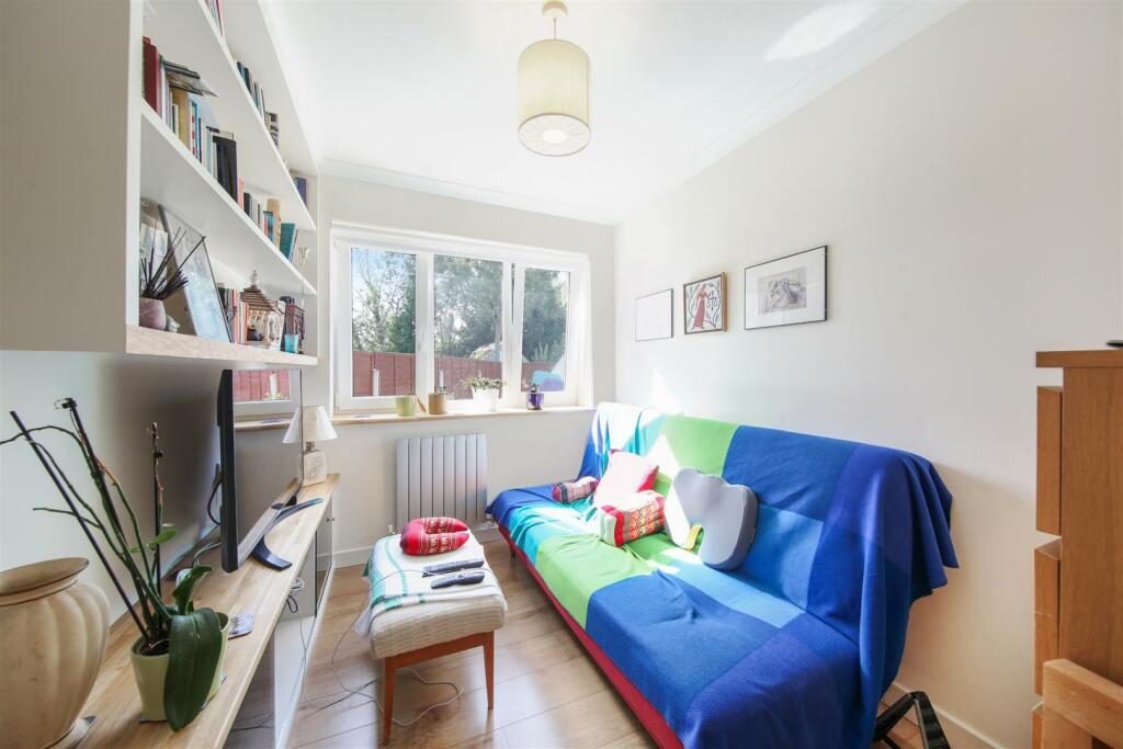 14A Parkfields Avenue - d5iFtO3lapNYQQdowqTr.jpg