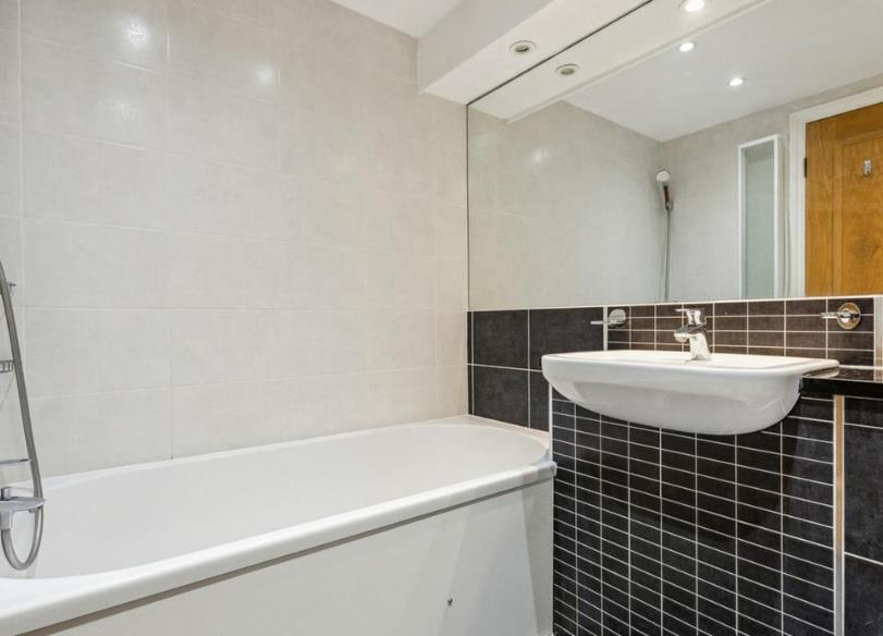 76 - 11 sheldon sq 5 15.10.png