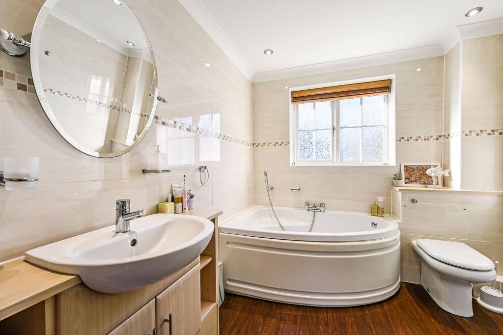 En-Suite To Master Bedroom
