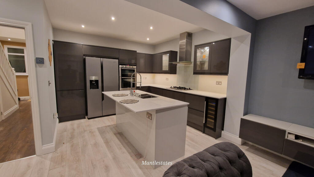KITCHEN LOUNG DINER