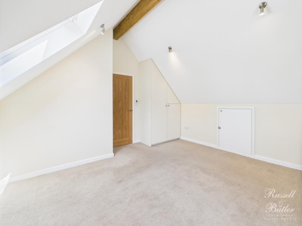 CAM02127G0-PR0303-STILL005