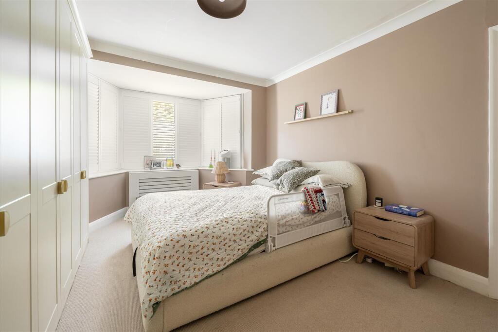32, Forest Court