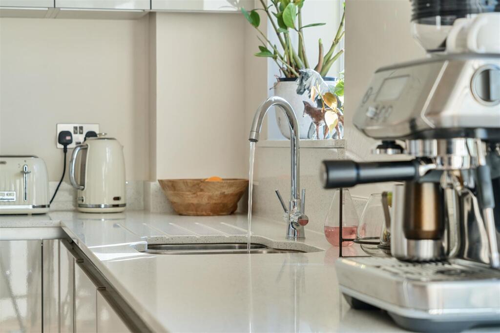 Cambric Chase Kitchen Worktop.jpg