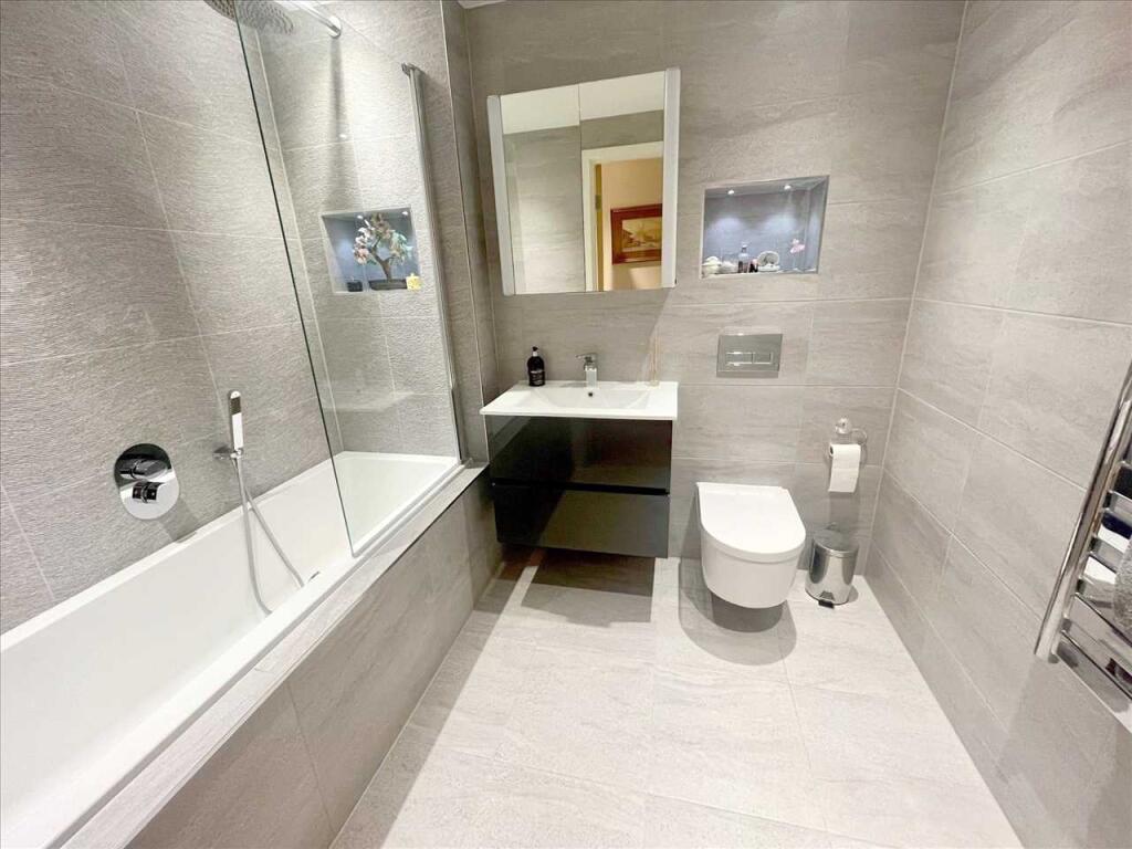 BATHROOM/WC