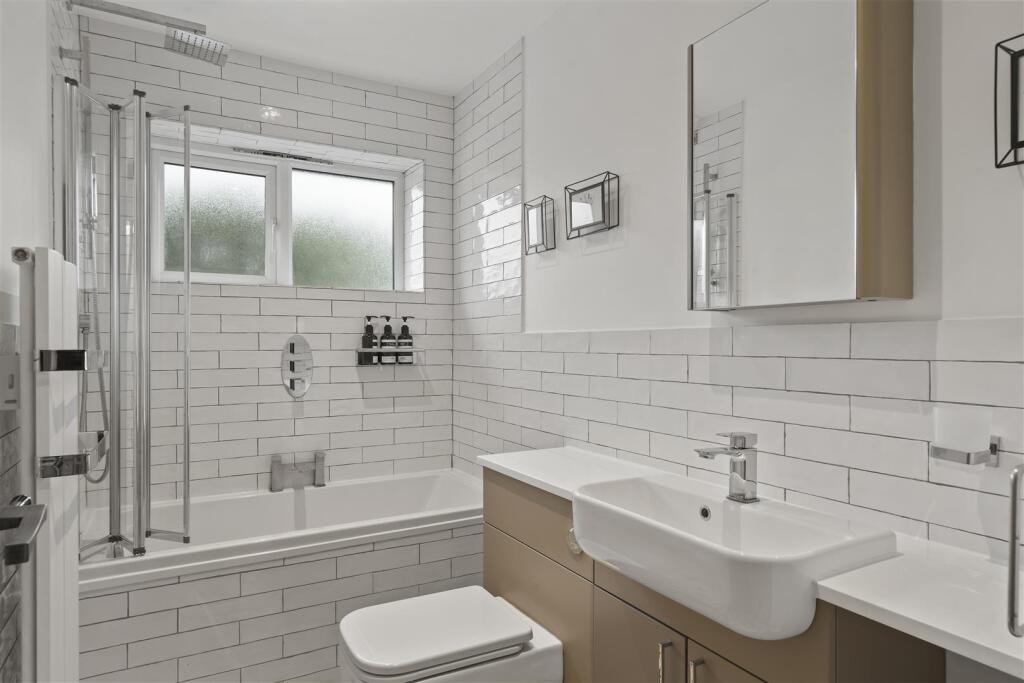 flat 5 bath.jpg