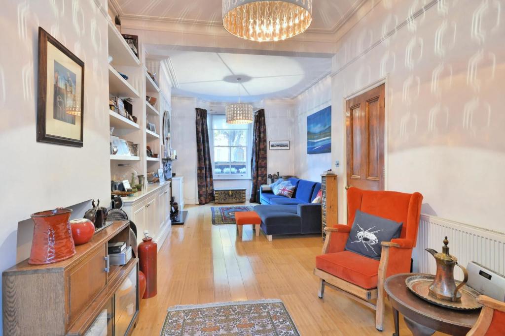 27'1 Double Reception Room