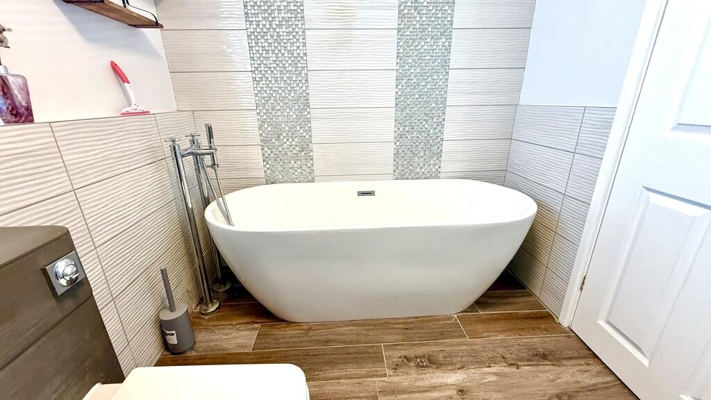 En-Suite (View 1)