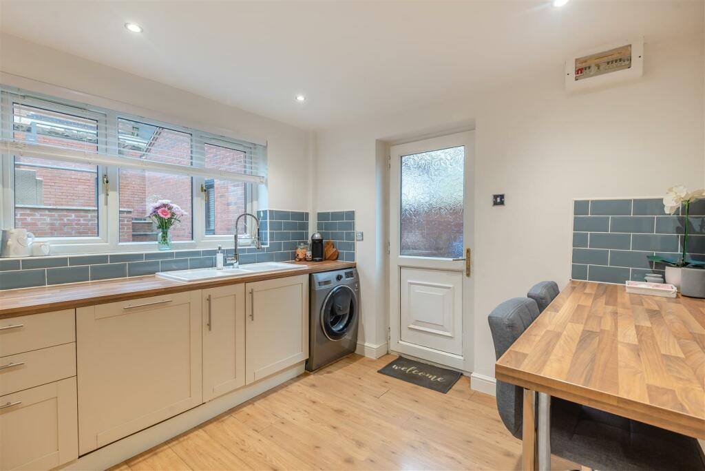 8627565-interior04.jpg