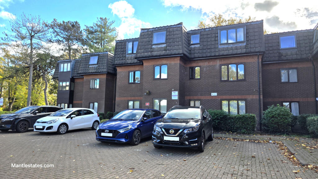 1 bed flat to rent Woodridge Close, Enfield EN2