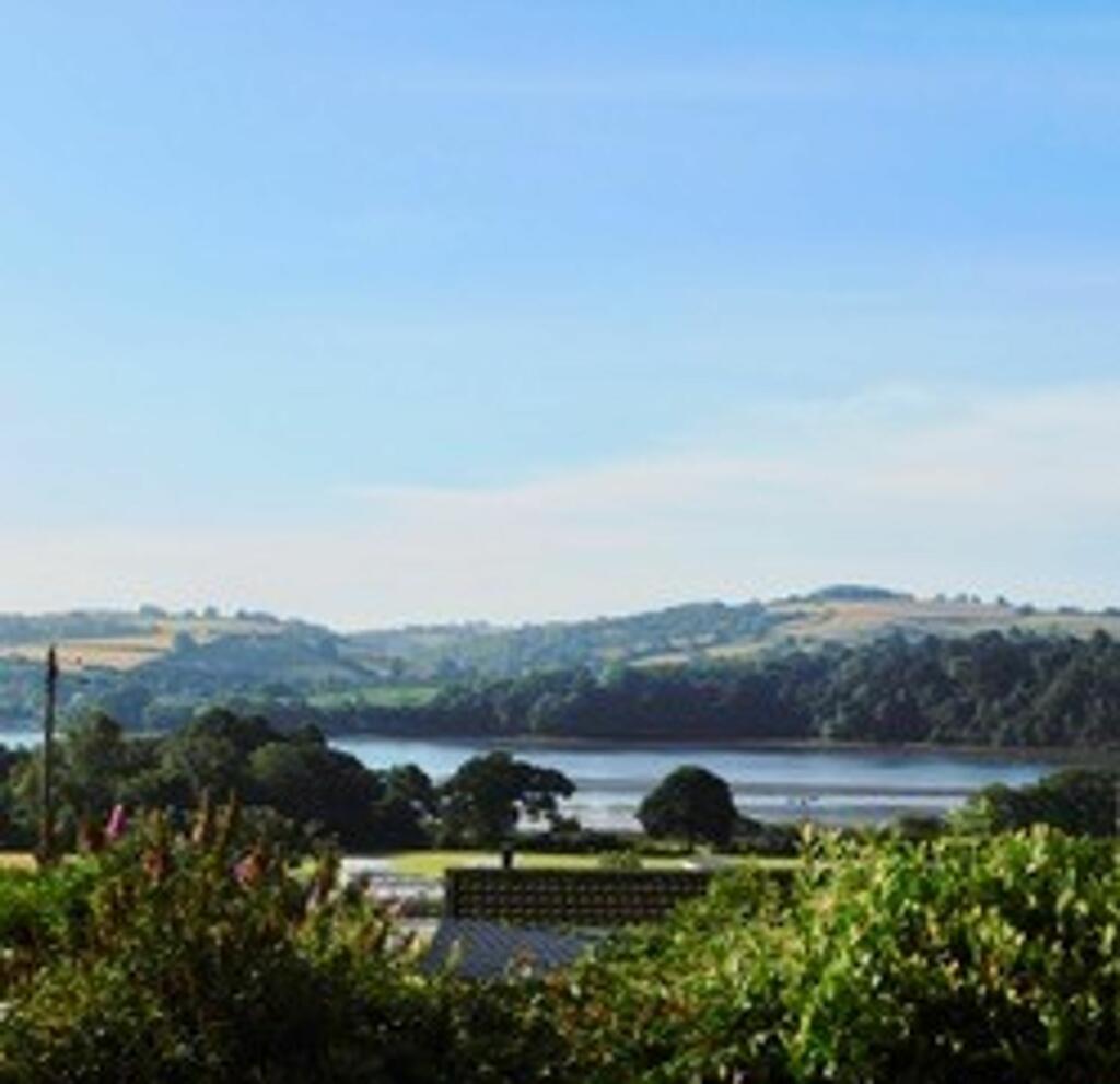 Lounge/Dining