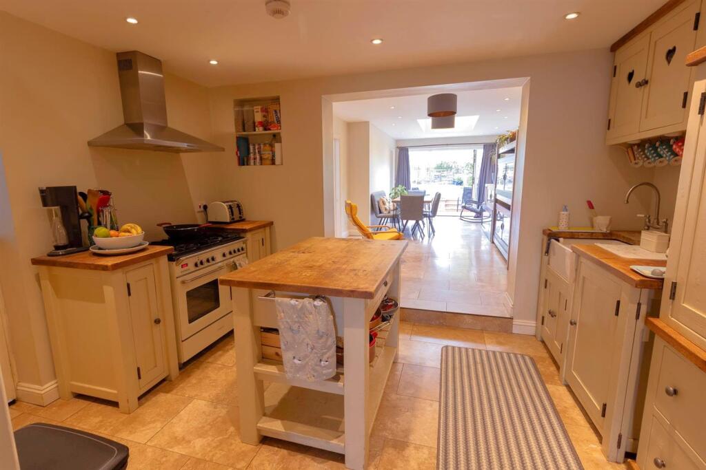 Kitchen Dining.jpg