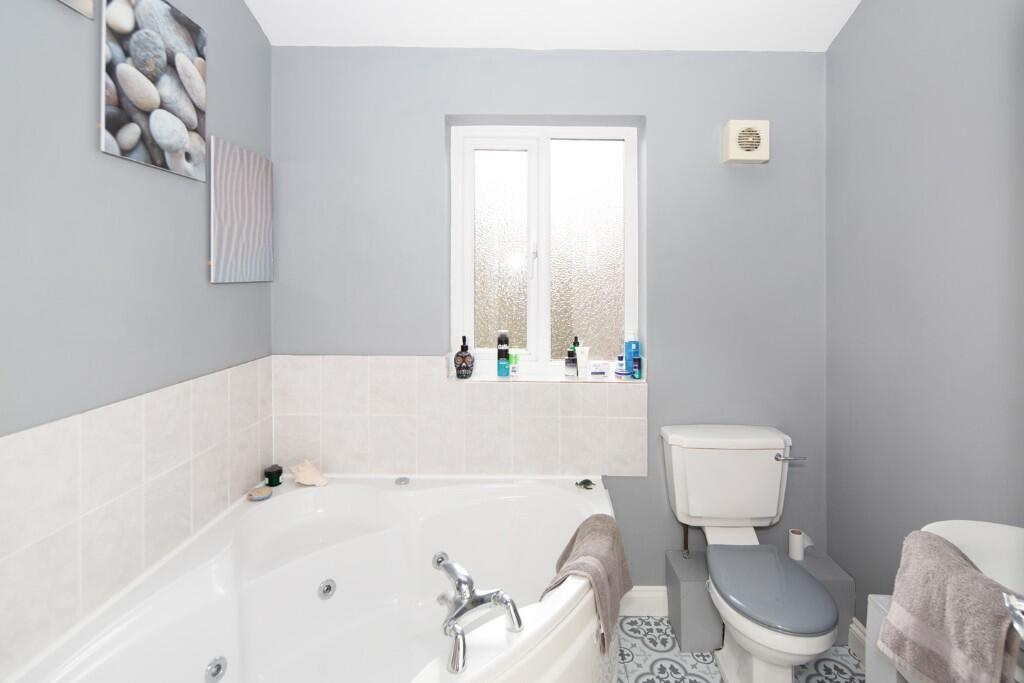 En-Suite to Bed 3