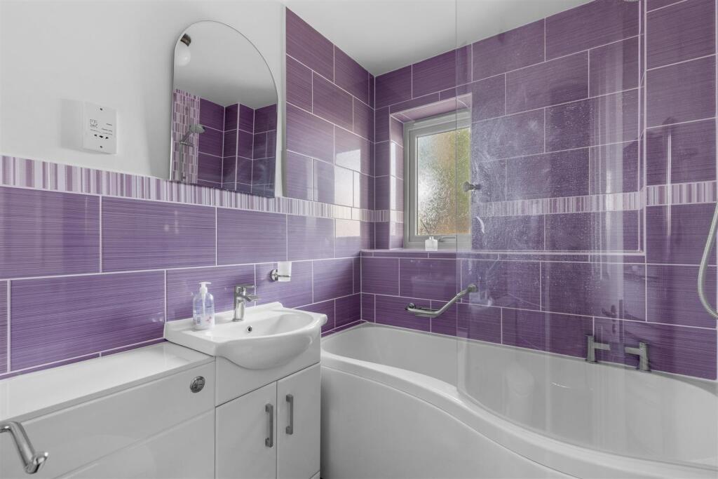 8 Lyndon Gardens, HP13 7QJ-4.jpg