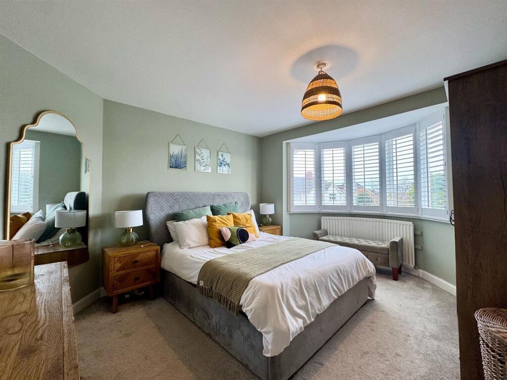 Master bedroom (1).jpg