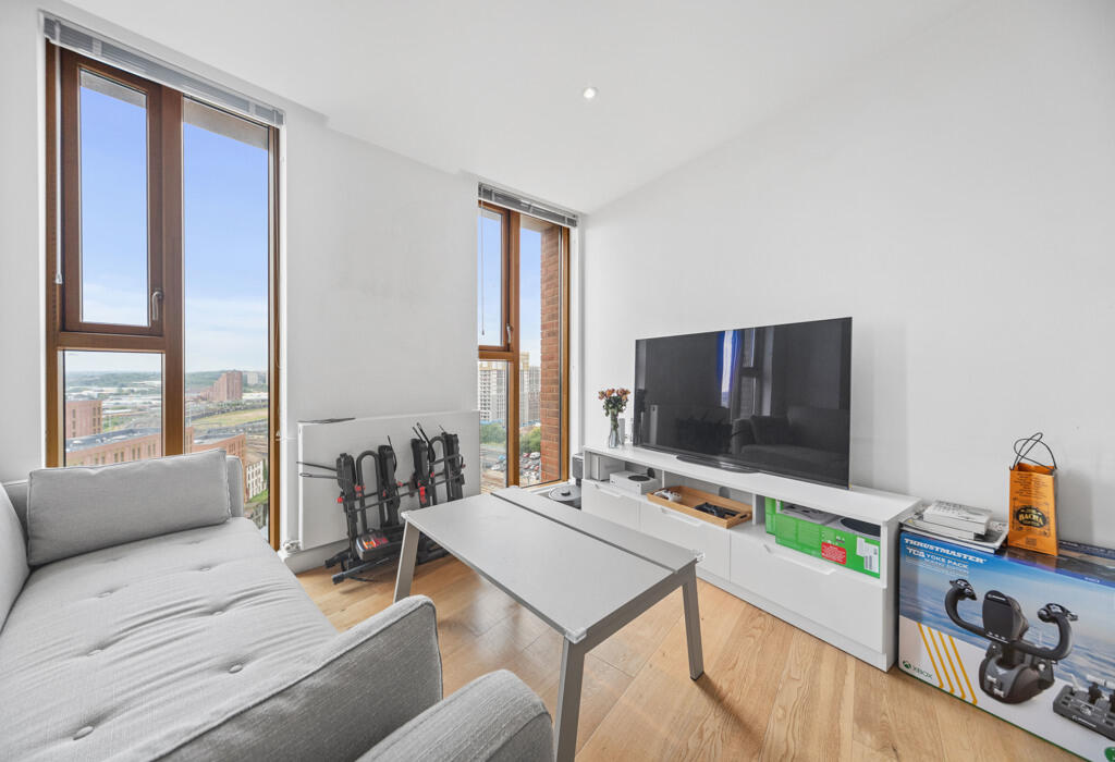 Lounge area / City view