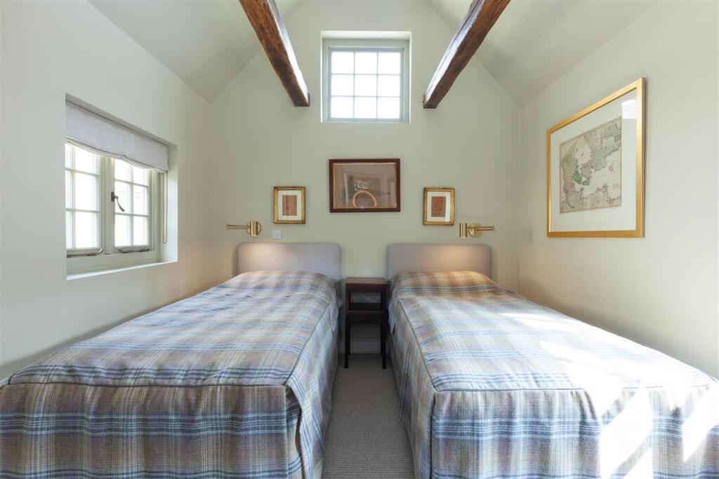 Annexe Bedroom 1.jpg