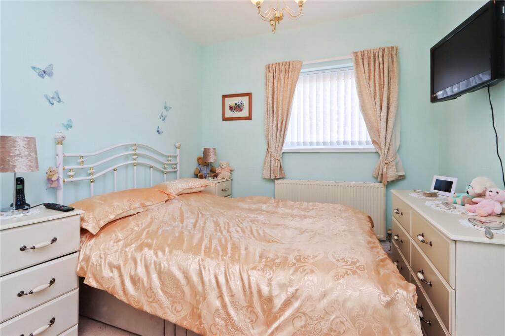 Bedroom 1 Pic 2
