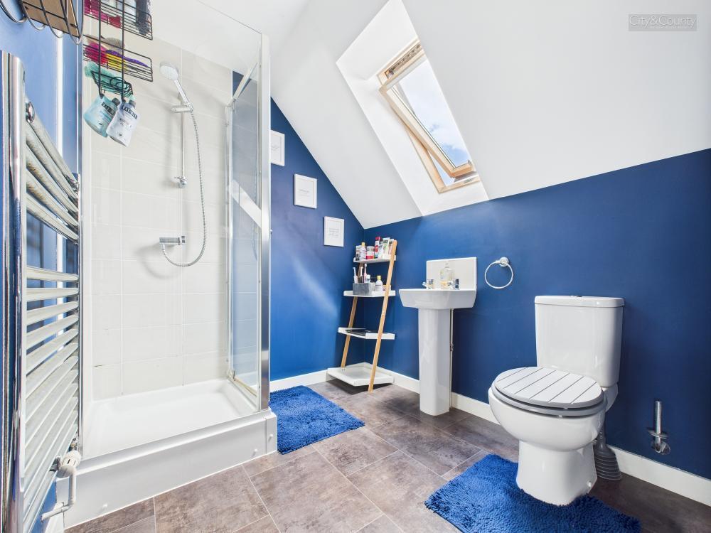 En-Suite To Master Bedroom