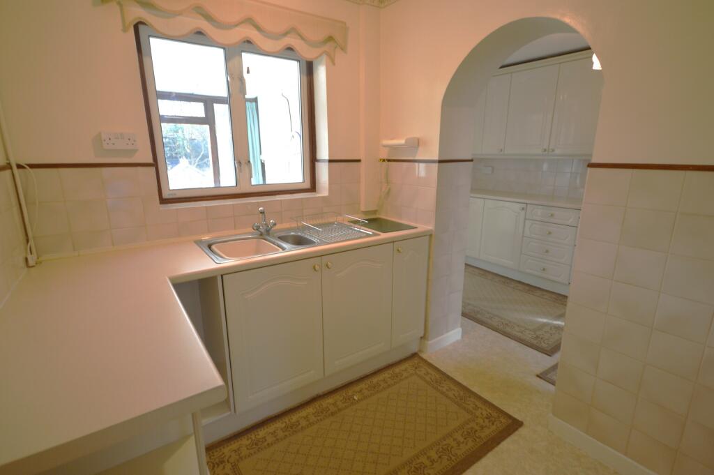 KITCHEN 2.JPG