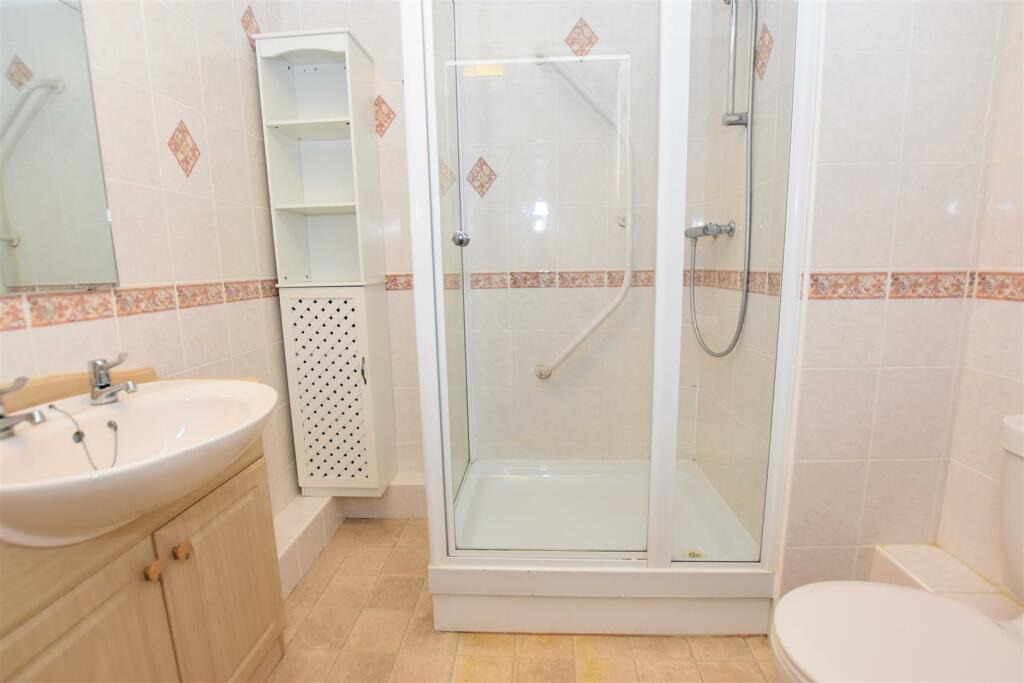 Shower Room.JPG