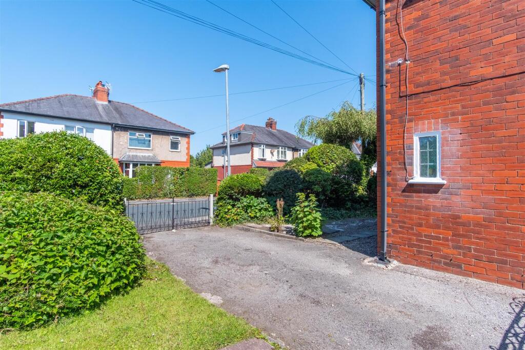 Driveway/Front Garden