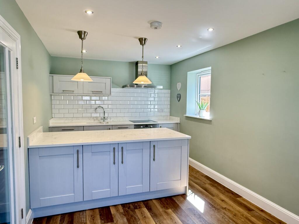 Kitchen/ Dining room