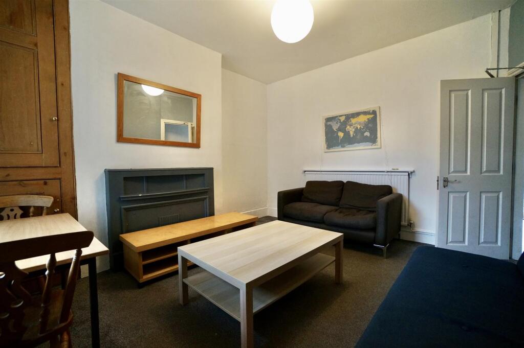 Lounge3.jpg