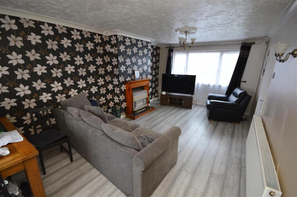 Sitting Room / Dining Room
