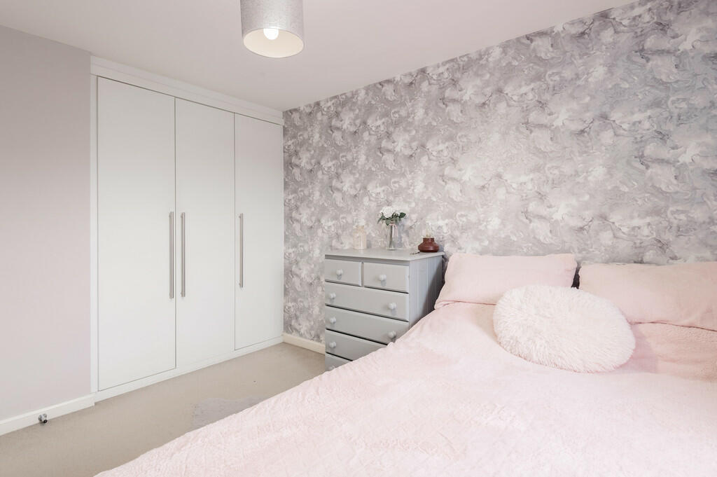 8 Rose Whittle Av...