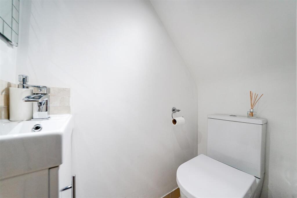 76 Roberts Road-1.jpg