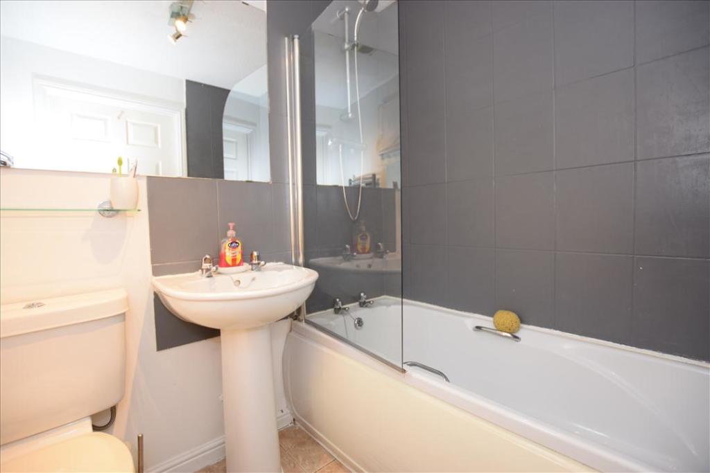 GROUND FLOOR BATHROOM
