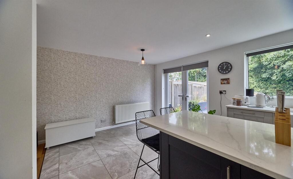 8 Borrowdale Close ES 9.jpg