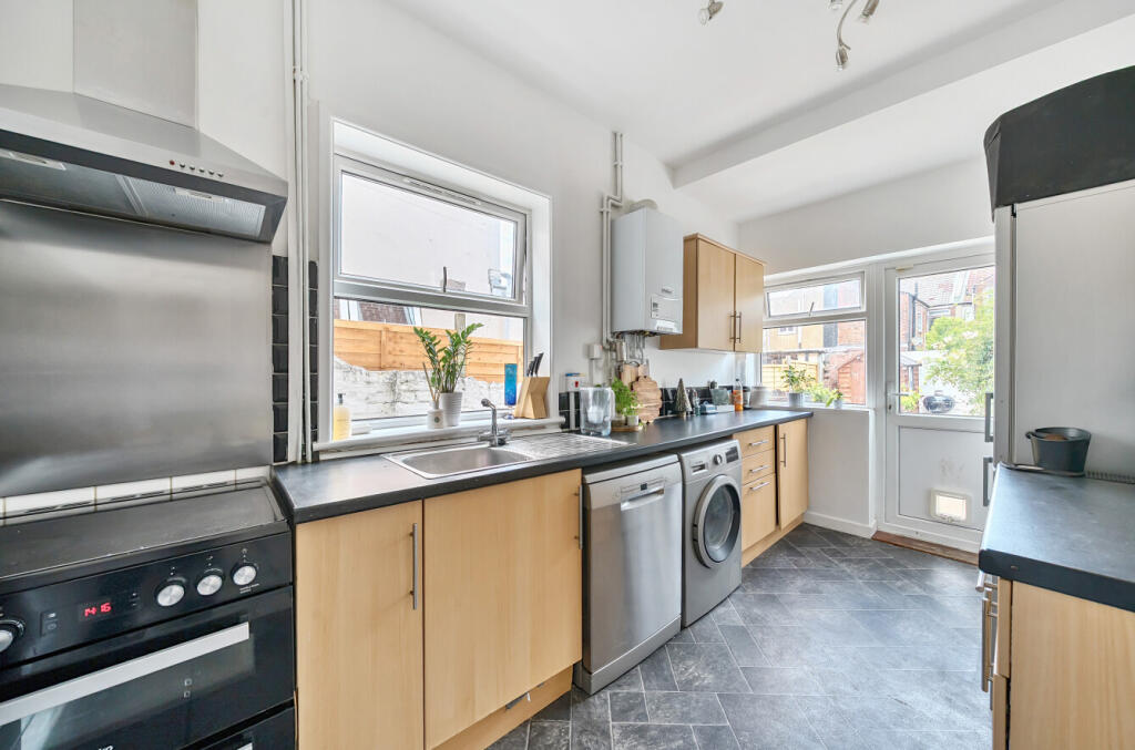 1313332-11-685598...