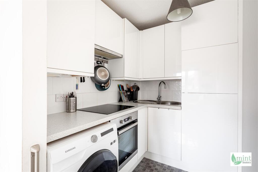 Watermark - 16 Foundry Mews-6.jpg