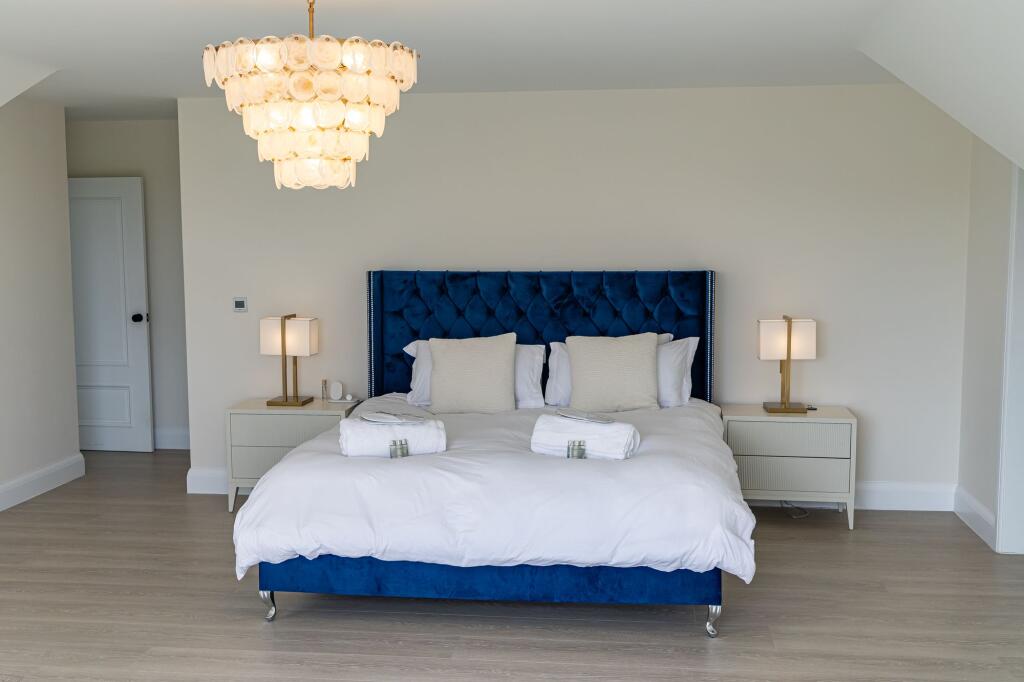 Bedrooms &amp; Bathrooms