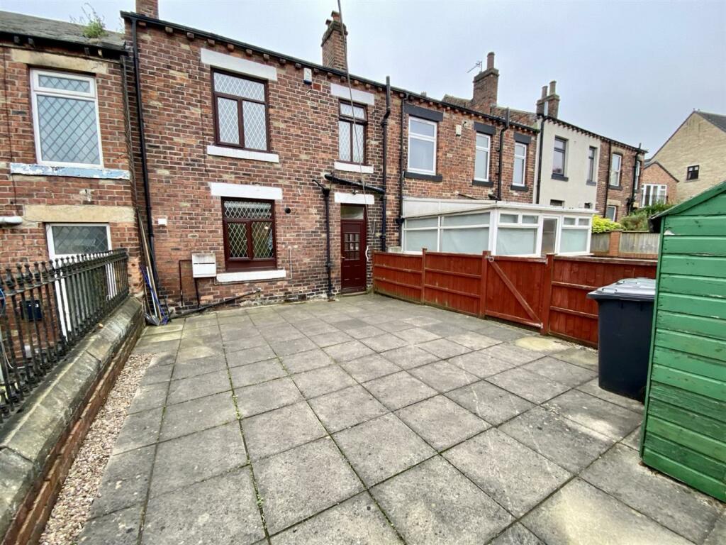 Bramleys Estate Agents - Shillbank - Mirfield (21)