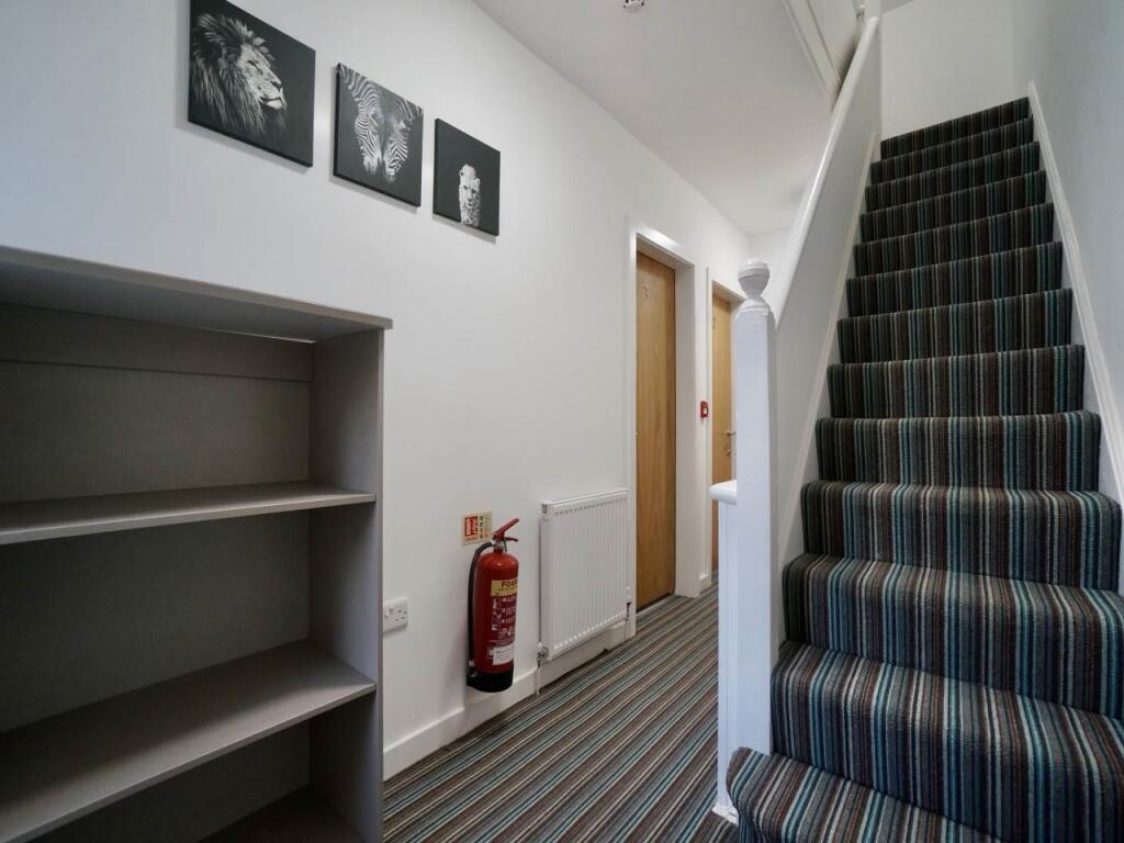 Hallway 1.jpg