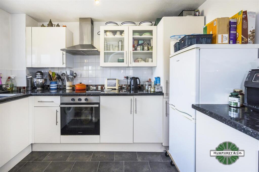 5  Fielders Close  Enfield -003.jpg