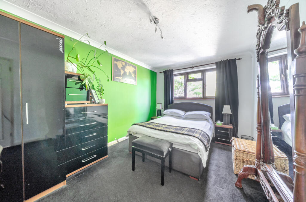 1346886-5-68b01c6...