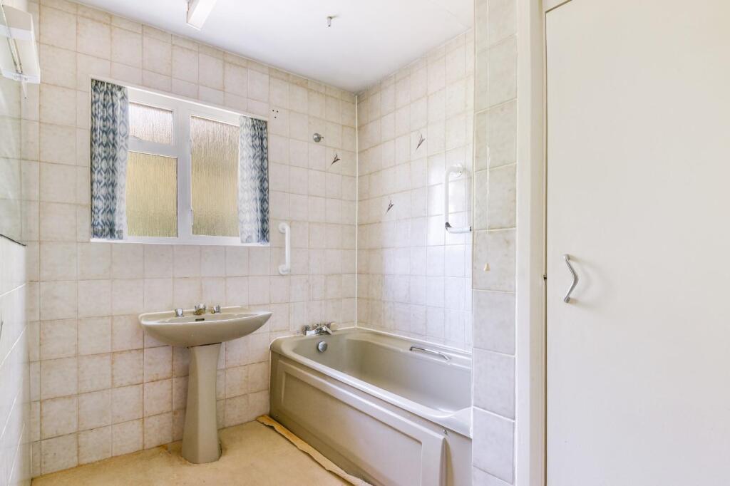 PEMBROKE CLOSE (12).jpg