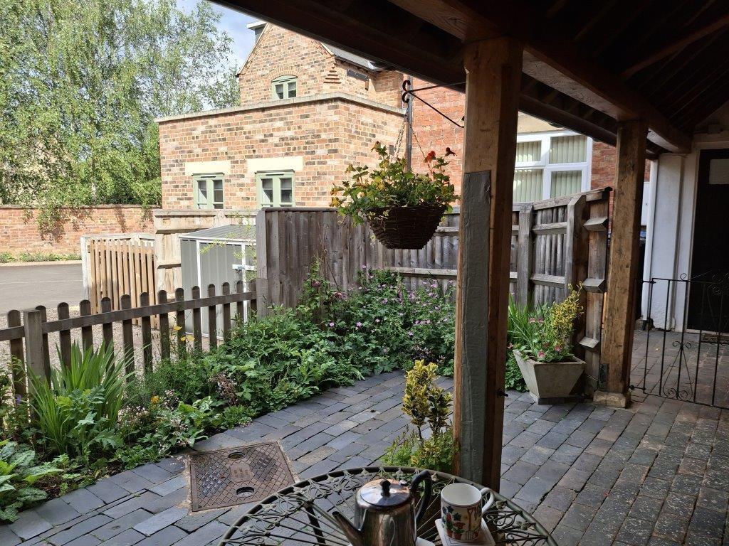 Veranda 2.jpg