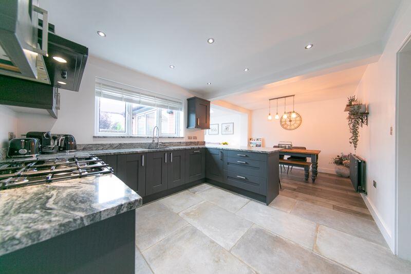 Kitchen &amp; dining room