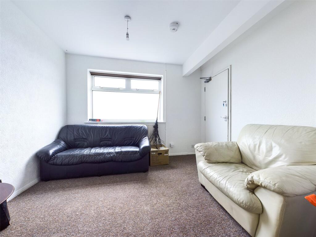 Lounge-Room-To-Rent