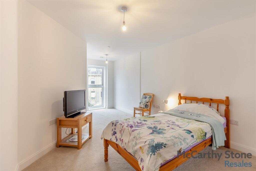 8664440-interior01.jpg
