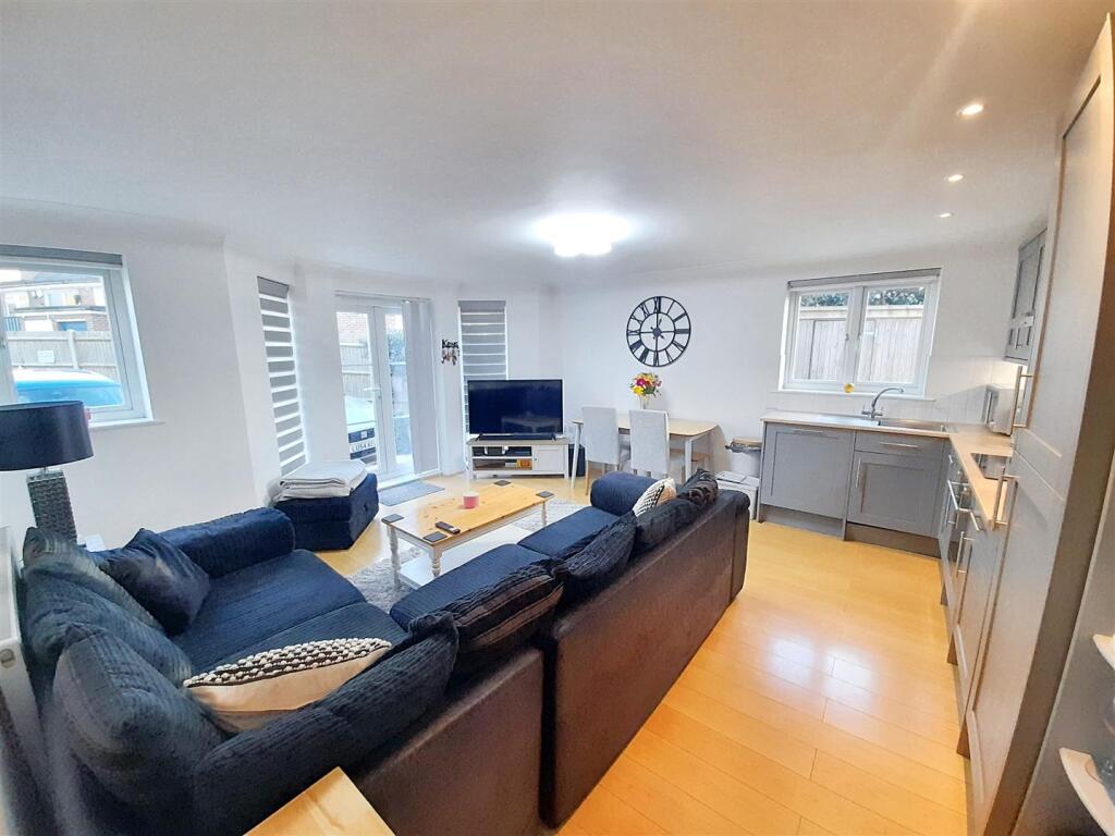 Kitchen / living / dining area