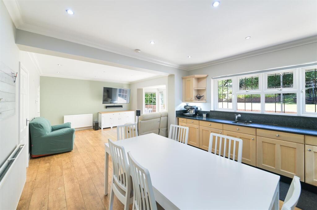 OLD OAK AVENUE,6- (4).jpg