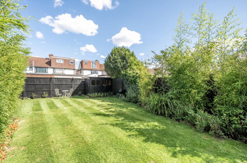 1350102-4-68baf955102a1