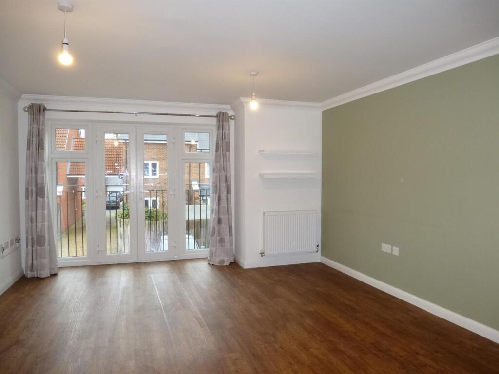 Living Area - 11 Silent Garden Road.JPG